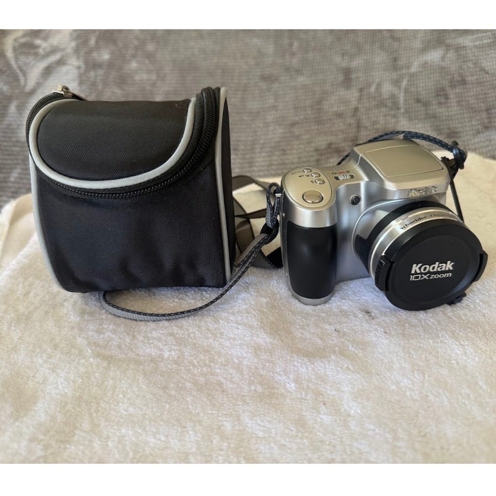 Kodak EasyShare Digital Camera Silver Schneider-Kreuznach 10X Zoom with Case